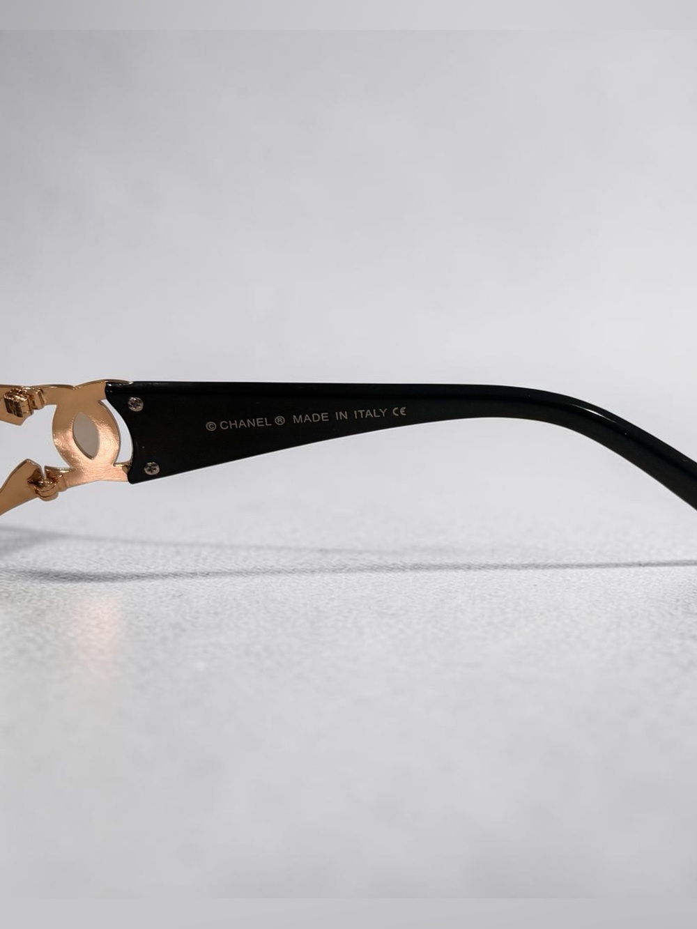 Gold and Black Oval Sunglasses - Picture 5 of 5